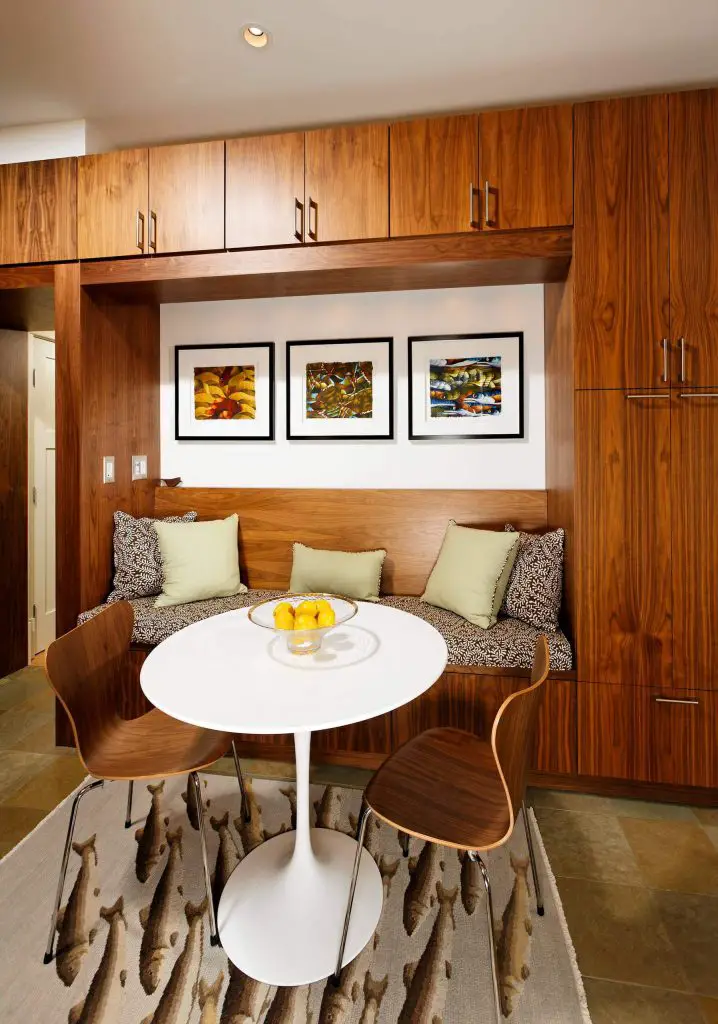 The custom wood cabinets and banquette of this Washington, D.C., breakfast area add warmth and texture