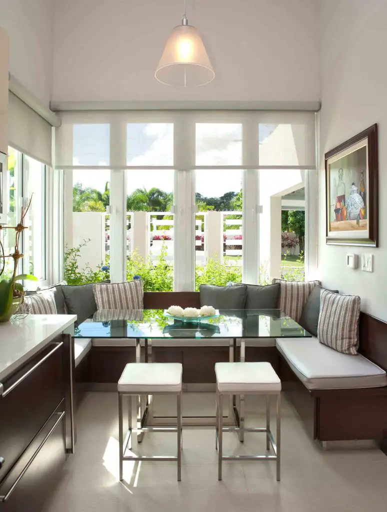 This light and bright breakfast banquette is in San Juan, Puerto Rico