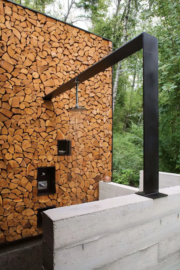 Chic outdoor shower in Montana by Andersson Wise Architects