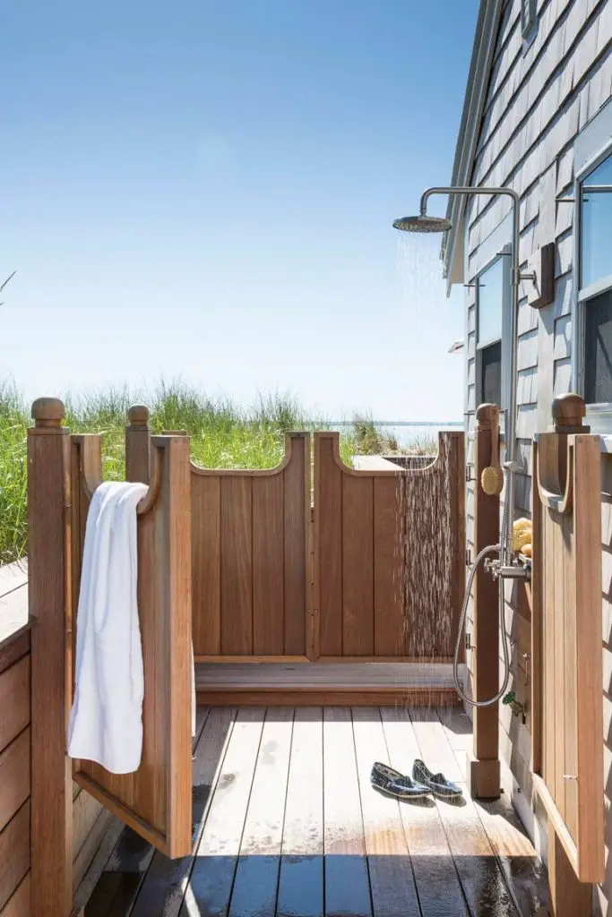Semiprivate outdoor shower in Provincetown